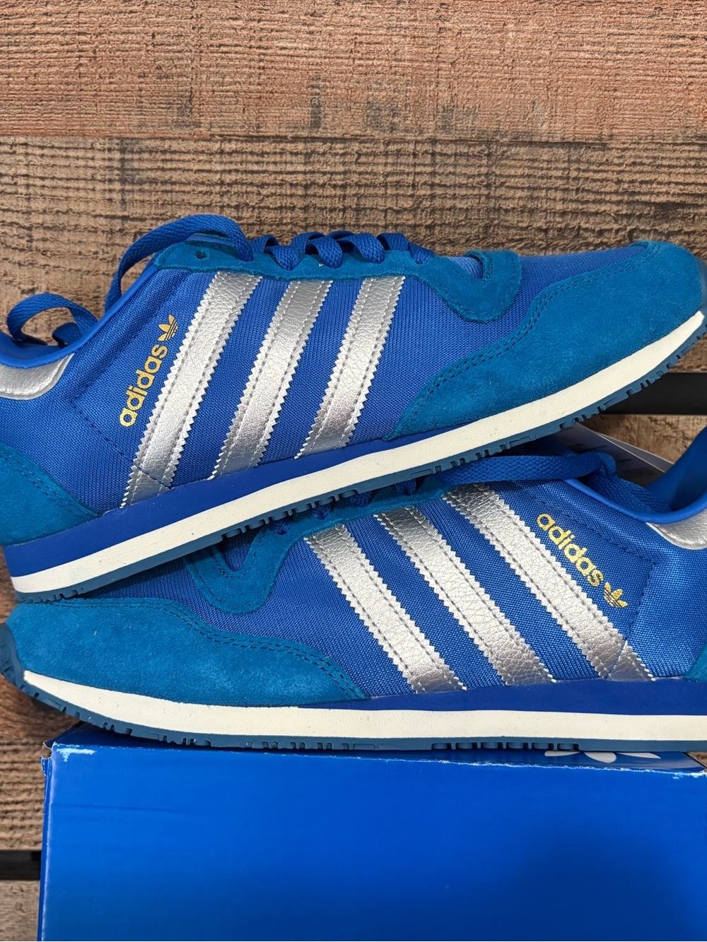 adidas Men's Blue and Silver Retro Runner Sneakers